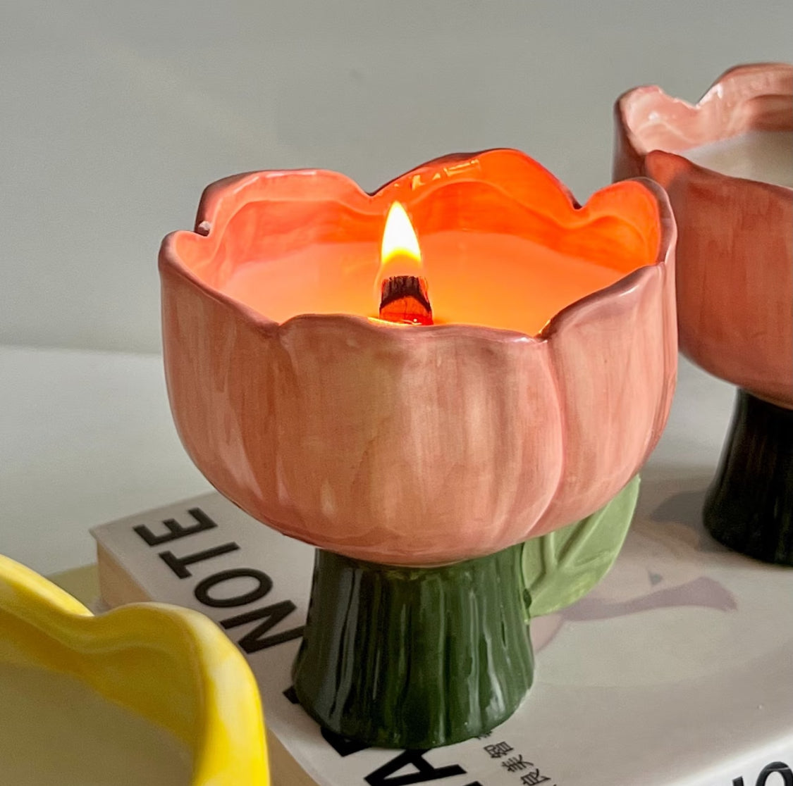 Handmade Ceramic Scented Candle - Tulip Design, Low-Temperature Burn, Long-Lasting Fragrance